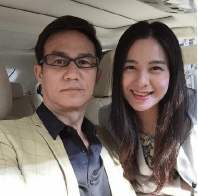 原创被张铁林抛弃后28岁嫁给51岁大反派如今生活让人羡慕