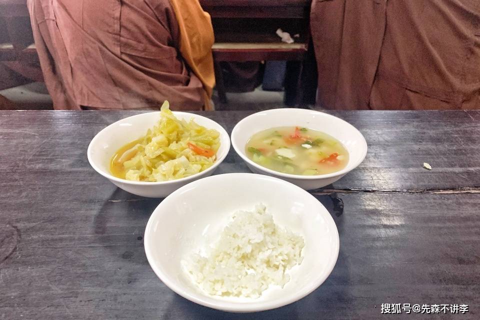 在寺院吃年夜饭是什么样的体验?不浪费讲规矩,仪式感还特别的强
