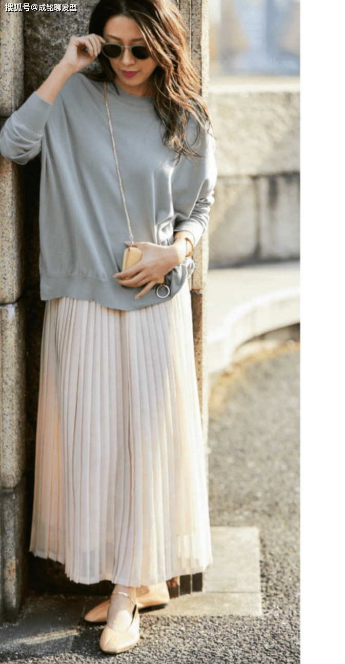 原创奔三奔四穿半身裙才温婉,学一下日系穿搭的精致搭配,时尚又减龄