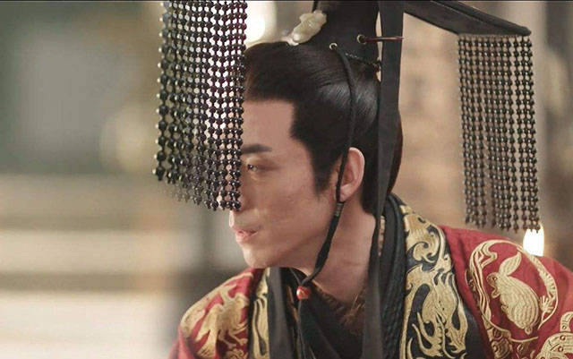 他给皇帝题字,到地方一看却吓晕了,告诫子孙:不准再写这种字!_韦诞