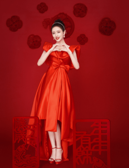 佟丽娅戴30万手镯春晚开场（图）