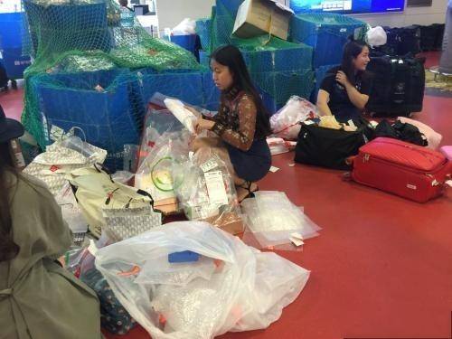 中国游客去韩国“扫货”，回国时在机场被罚款，网友：自食其果！