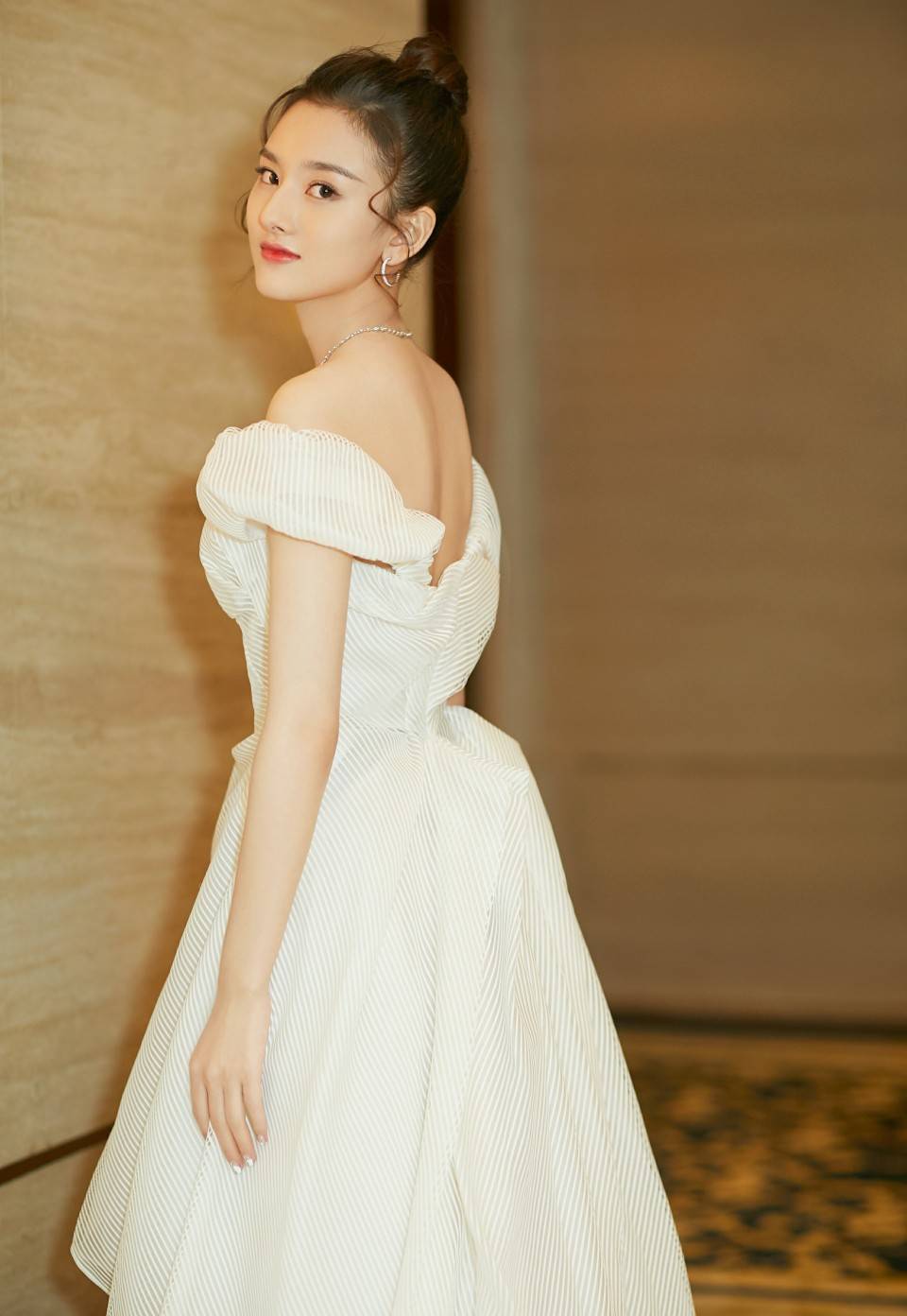 23岁宋祖儿,甜美可爱身材有型,当年的小姑娘长大啦!