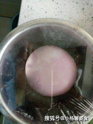 菠菜别再炒着吃了,妹子教你新吃法,孩子两口吃一个,也不挑食了