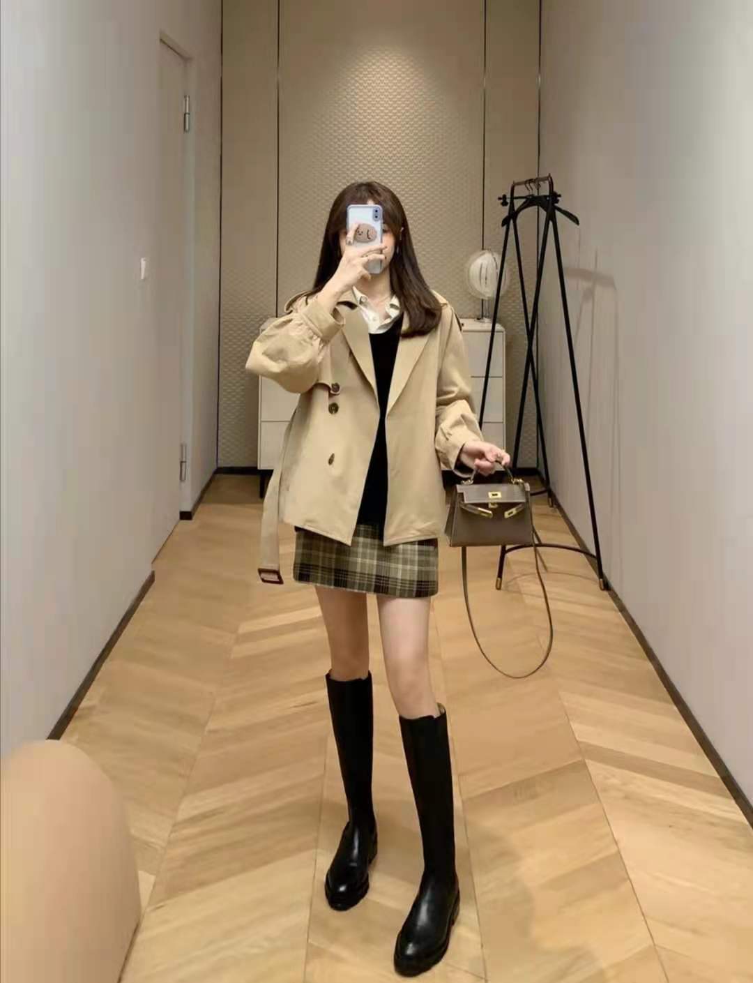 短款风衣怎么搭配好看呢