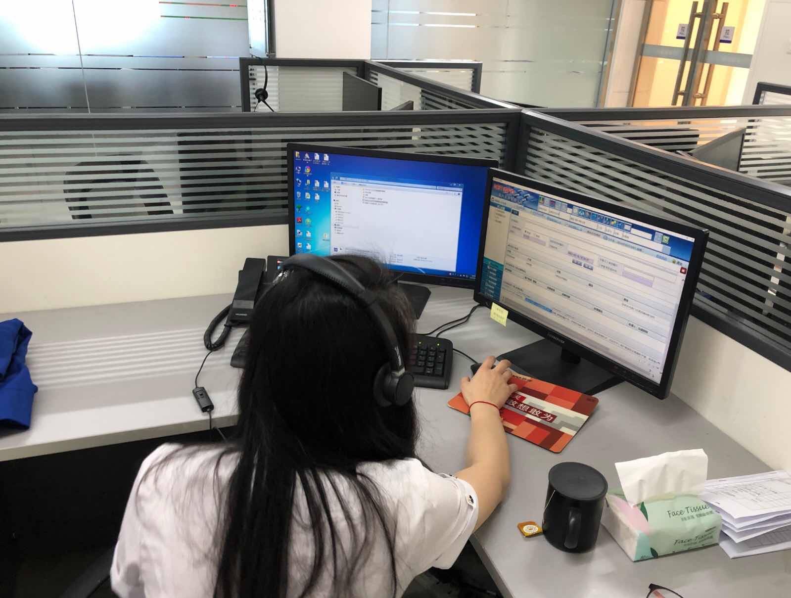 供水服务热线话务员春节期间坚守岗位,忙碌中不忘抽时间陪伴家人_汕头