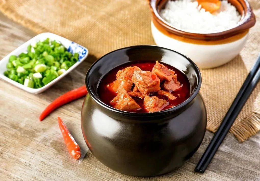 罐罐肉每一季的稻米都要爆米花,后来逐渐 演变成了雨水时节吃爆米花