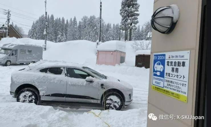 新潟县妙高池之平温泉滑雪场力挺电动车 雪场酒店设置充电桩方便EV雪友