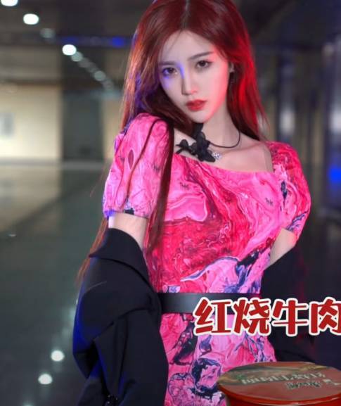 临界十缨临界十缨不愧是抖音十大美女之一,这回临界十缨穿着红色毛衣