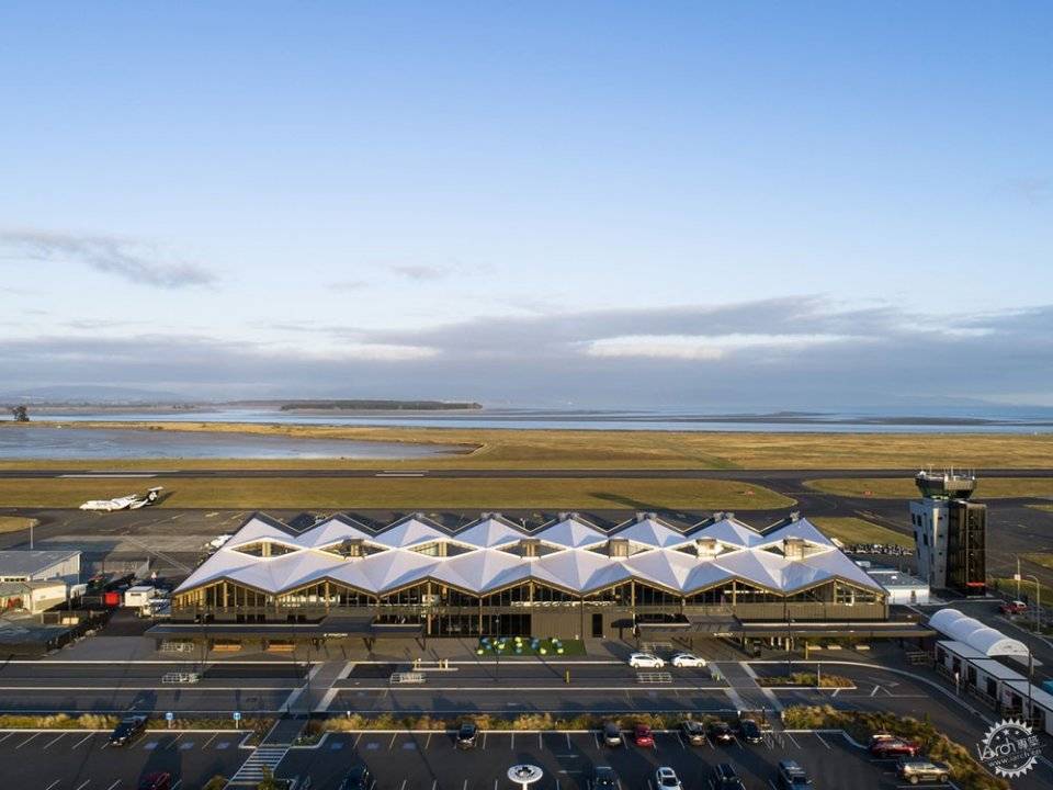 腾飞的木构架尼尔森机场航站楼