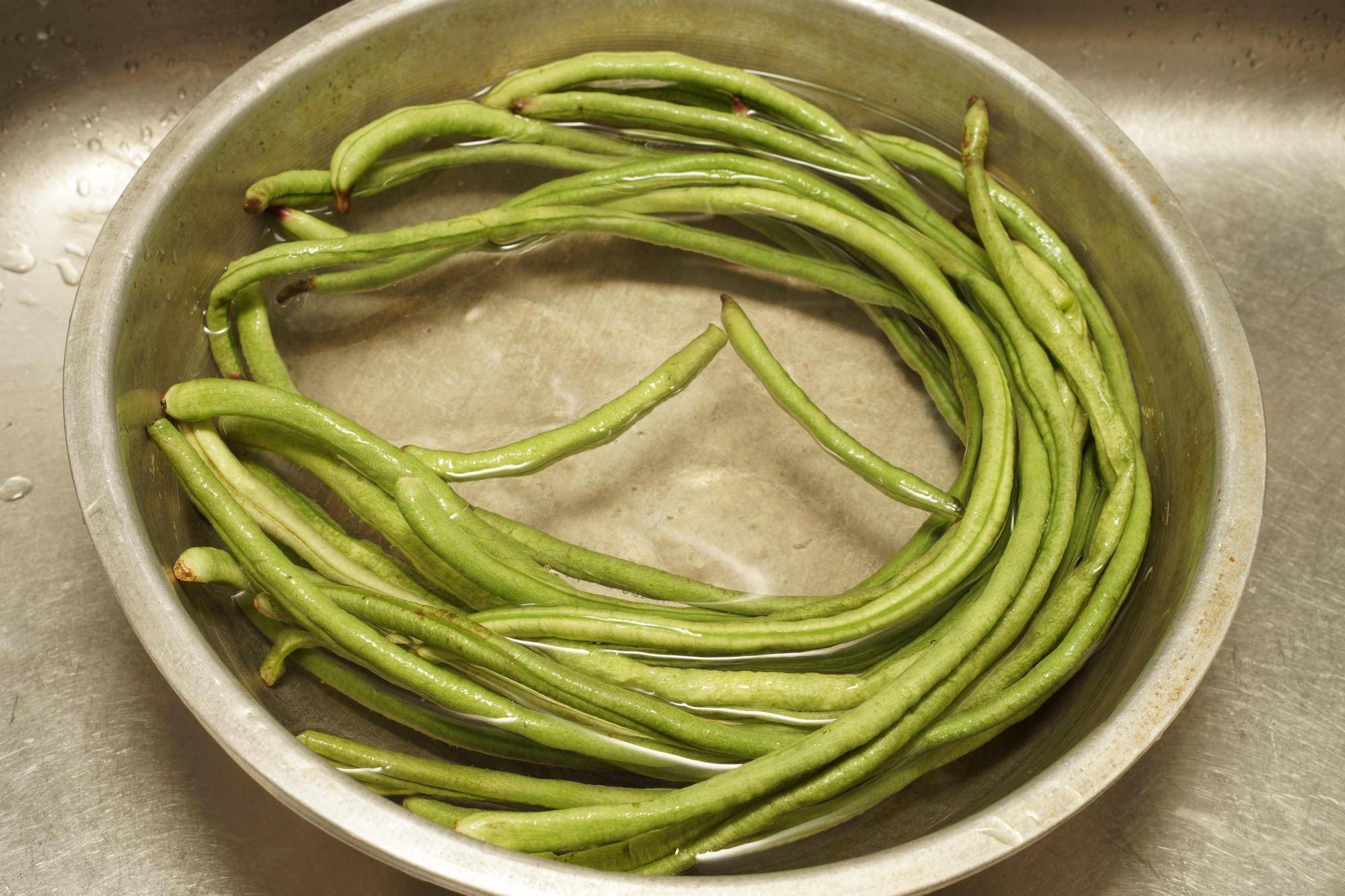江豆角(长得像蒜苔,里面有豆)没做熟会不会有毒