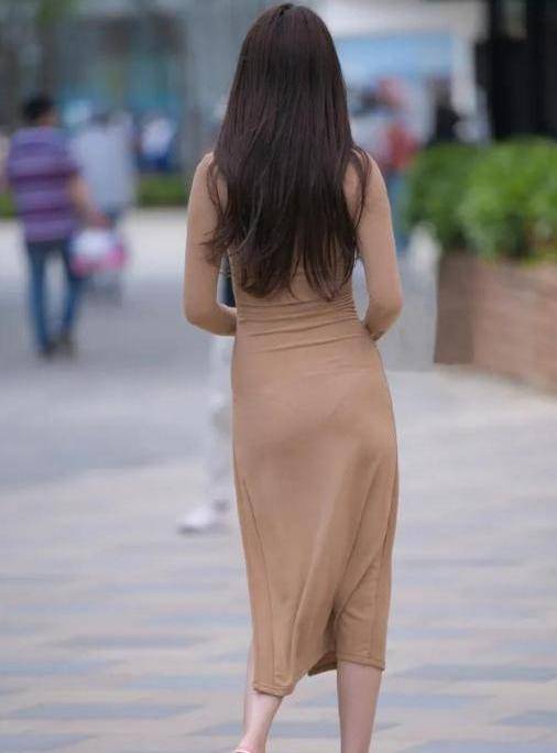 如何穿衣服身材看起来很瘦 8b486167a4814120972a916f0468b4b7.jpeg