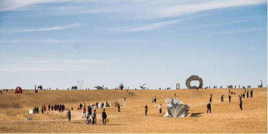 甘肃省民勤县：春节假日 沙漠雕塑国际创作基地迎来旅游高峰