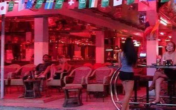 在泰国酒吧，为什么最好别到二楼？导游：男生小心吃亏！