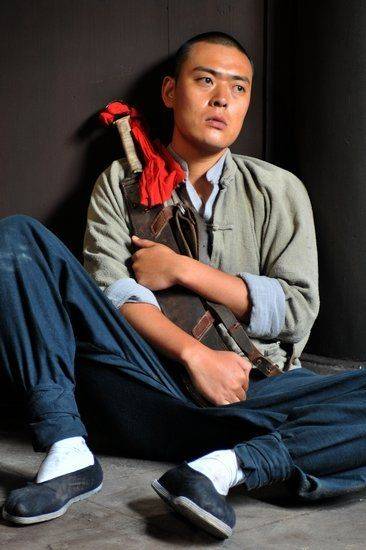 他是《亮剑》魏和尚,双目失明,还患上抑郁症,涅盘重生成为影帝