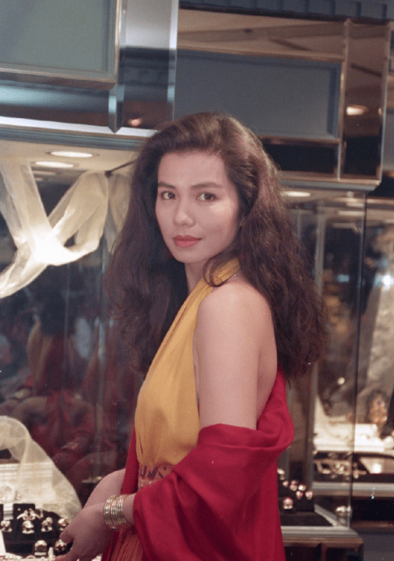 原创61岁钟楚红露面皮肤紧致不输小13岁郑秀文后者却被指认不出