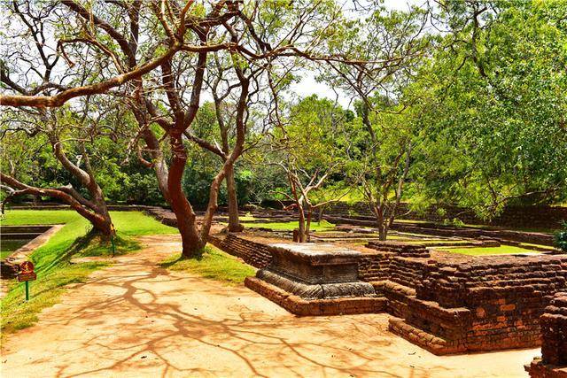 斯里兰卡国王在石头上造了一座皇宫，用时18年，修建技术至今成谜