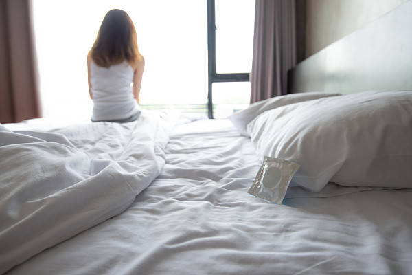 他佯称搭出租车送前女友返家,未料上了车后却让司机到龟山区某宾馆