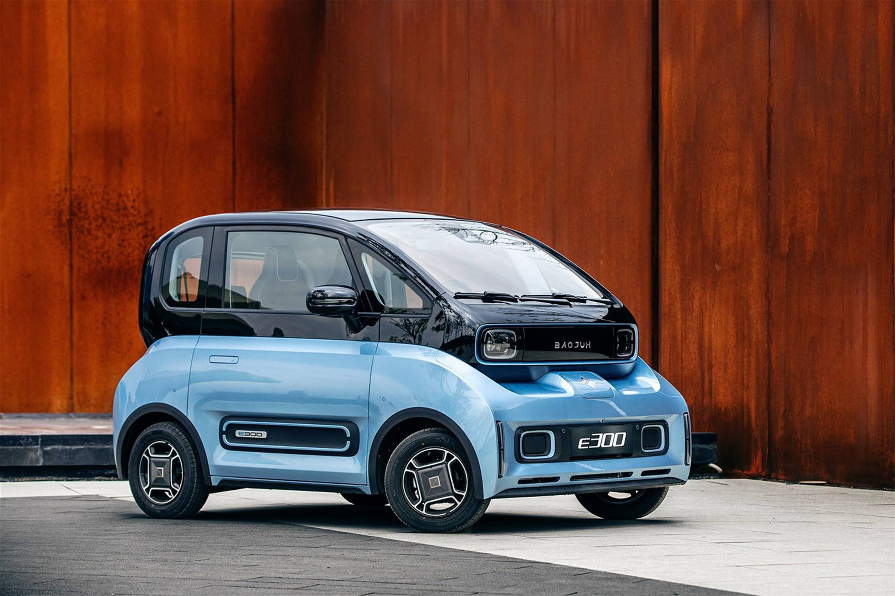 48万五菱汽车:新宝骏e300在这里不得不吐槽一下这款车的名字,实在是太