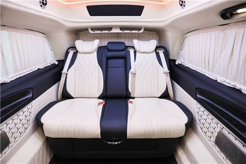 奔驰v260l高顶七座商务车带着床出行