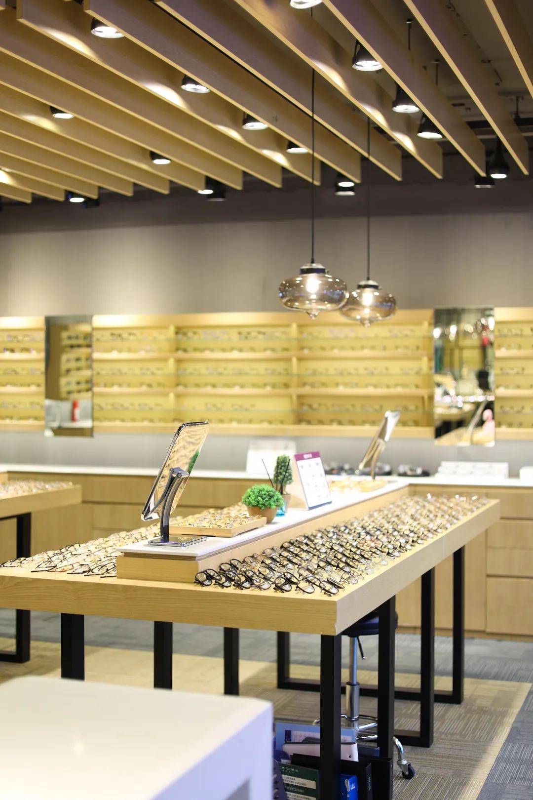 深圳潮人私藏的「高空眼镜博物馆」,还能99元配眼镜.