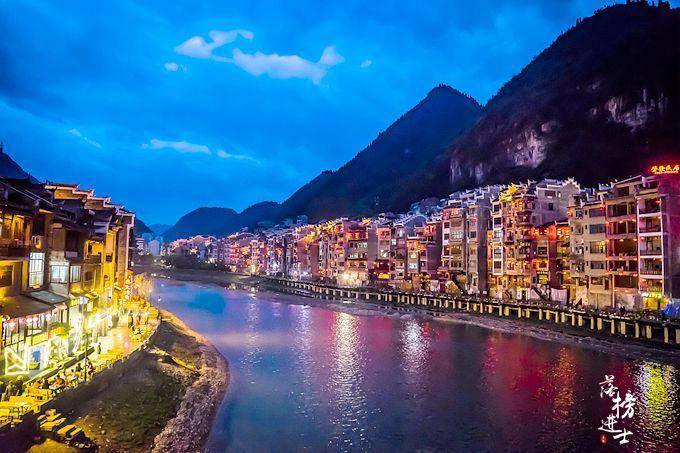 贵州这座古镇被誉为“东方威尼斯”，充满了诗情画意，夜景超美