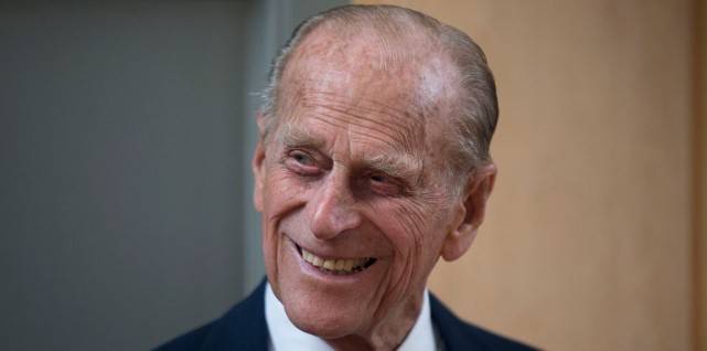 100岁菲利普亲王因病住院英国王室最长寿老人年轻时超帅