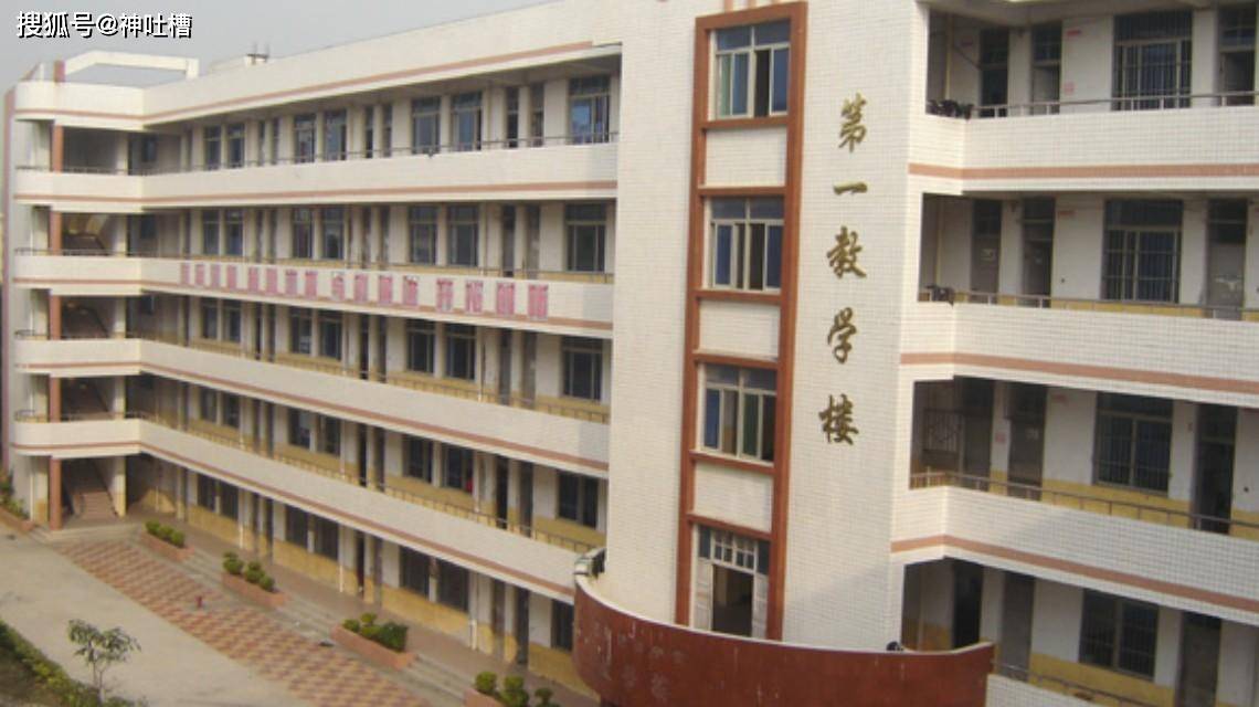 云南省丘北县委第四巡察组经查了解到,该校为便于管理,自2015年就引进