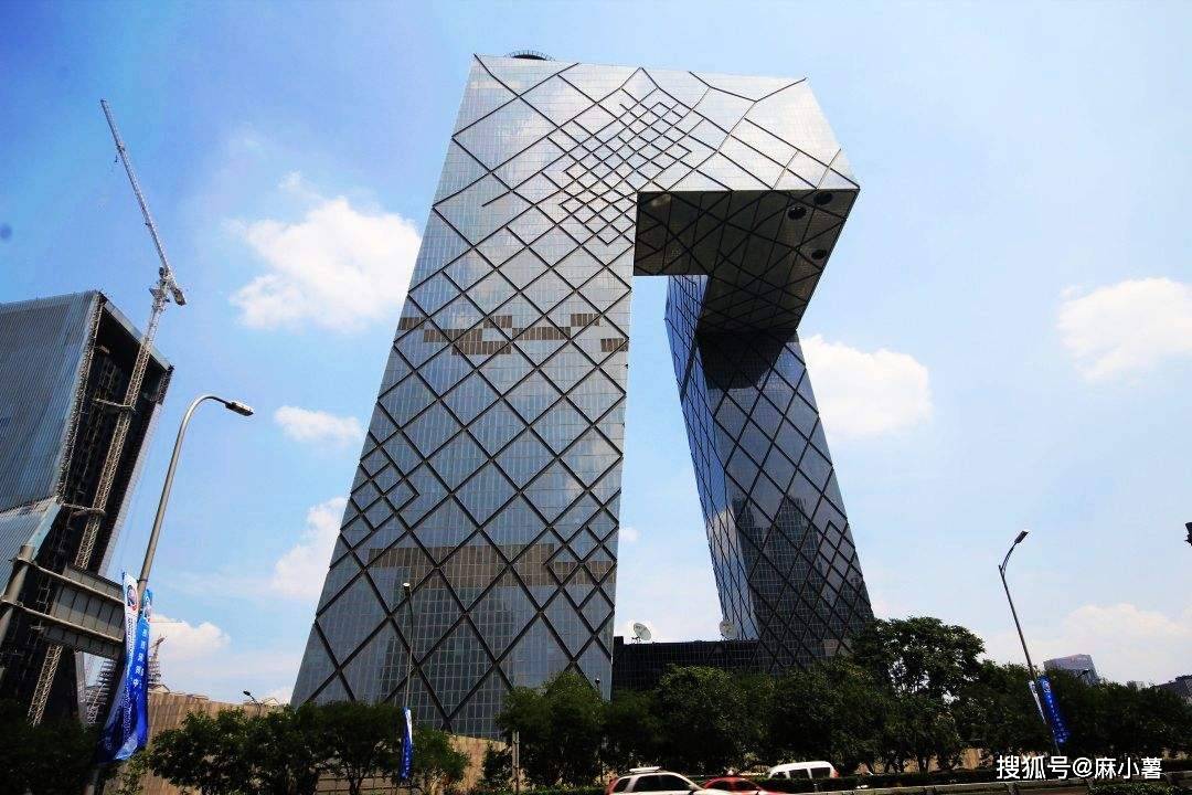 中国最大办公楼，大裤衩造型独树一帜，原来是央视总台所在地