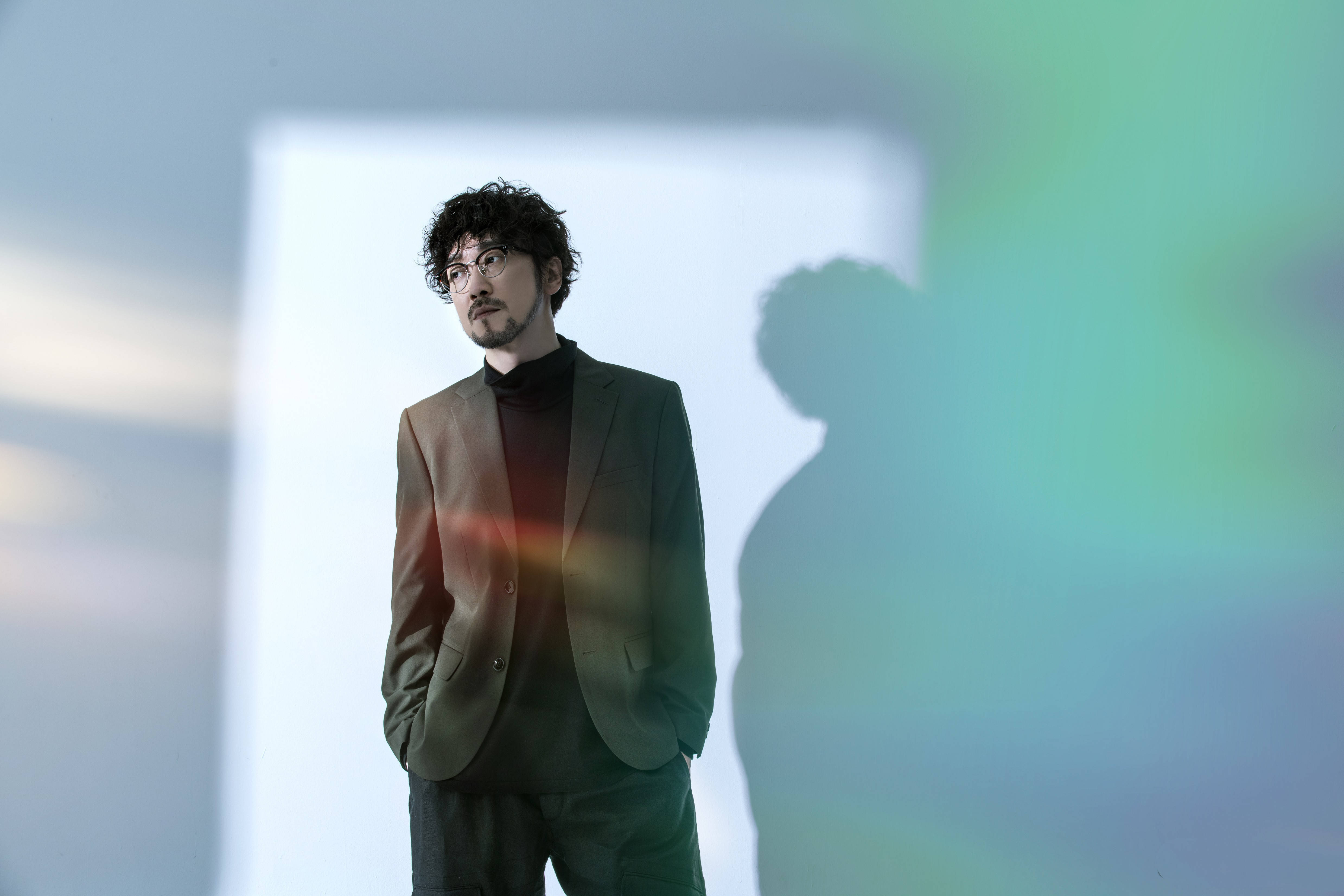 实力派却惨遭雪藏,52岁复出又被羞辱,周传雄怎么混得这么惨?_张信哲