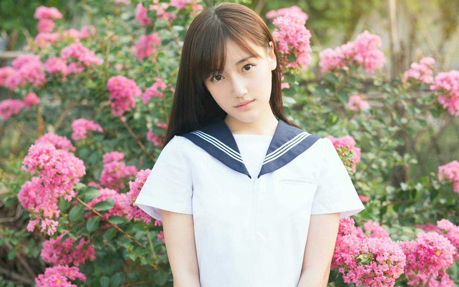 哪所学校女生校服是裙子 最短校服裙子