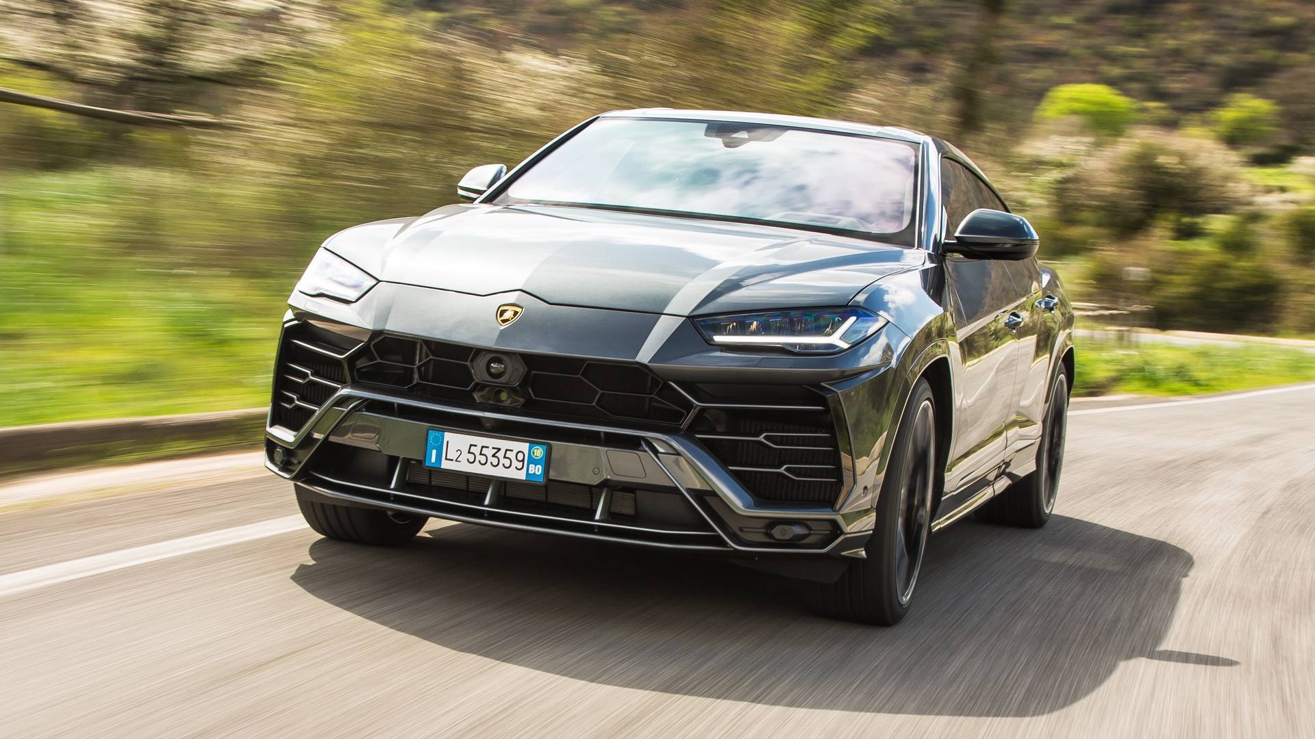 法拉利首款suv渲染图曝光,或搭v12引擎 四出排气