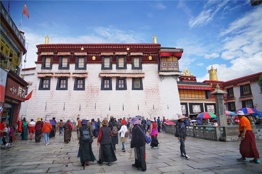 忽然就想去拉萨了，这条1300年的步行街，浓缩了最西藏风情的生活