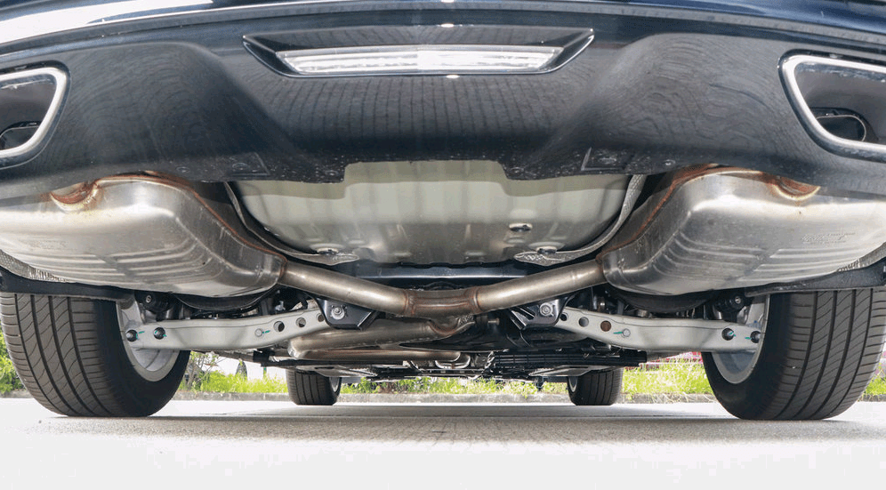 底盘转向和迈腾从账面上看是一致的,但是君越更偏舒适,所以在转向过程