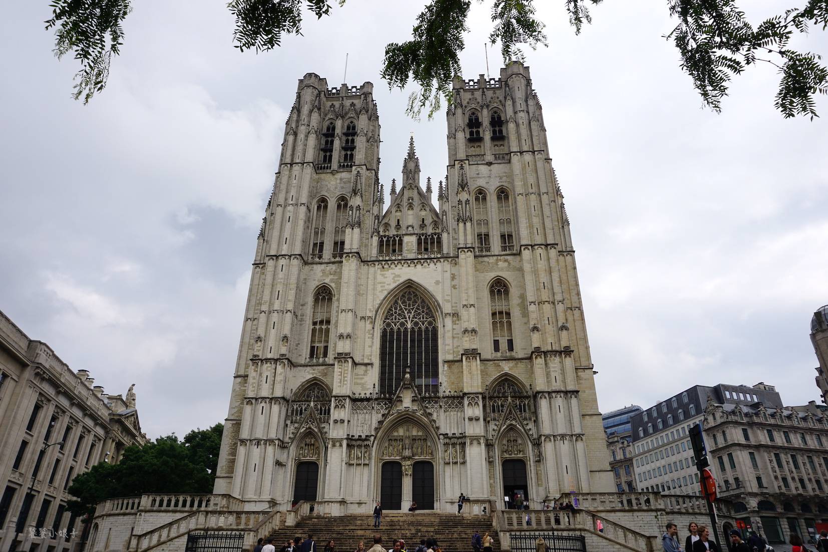 最像巴黎圣母院的教堂，建了近三百年，国王在这里举行婚礼和葬礼