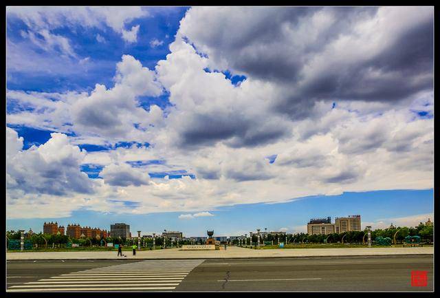 撤盟建市之前,这个当地叫伊克昭盟,简称伊盟.