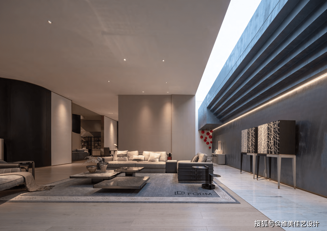 灵感,打破常规,将时尚圈的高定西服,箱包等潮流元素,融入家具设计之中