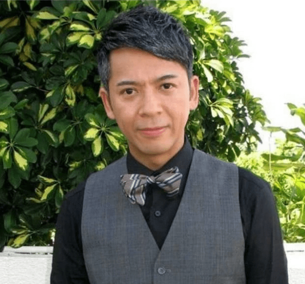 他被称为"最帅通臂猿猴",卸下妆容之后,如今56岁依旧男神!