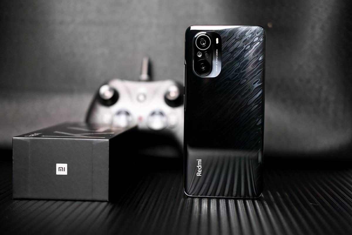 红米k40抢先上手,可以买到的最便宜的顶级直屏手机