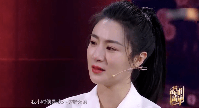 薇娅的原名叫黄薇,1985年出生在安徽的一个小县城里.