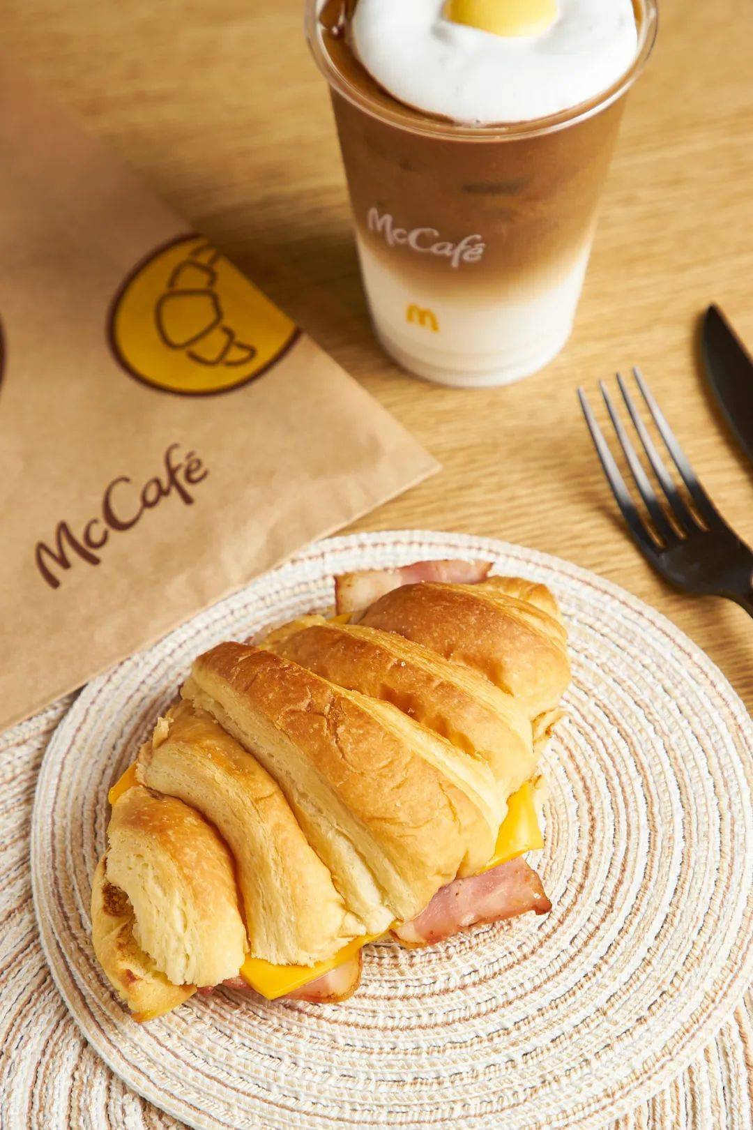 麦咖啡春日限定新品元气上市超萌太阳蛋买一送一