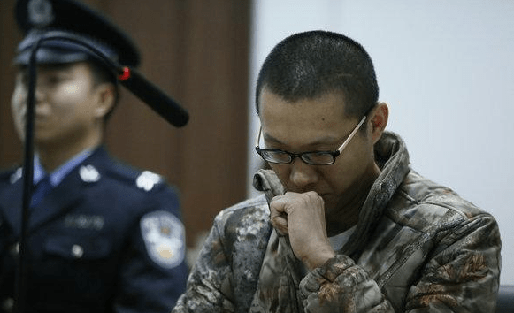 有消息称啜鹤雄因诈骗罪被判缓刑,在缓刑期间再次犯下诈骗罪,通过谎称