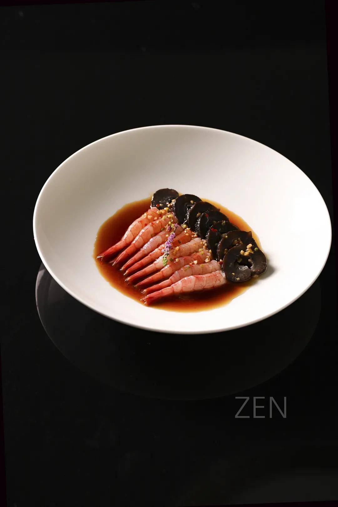 with dressing西柚牛油果红虾crispy rolls stuffed with grapefruit&