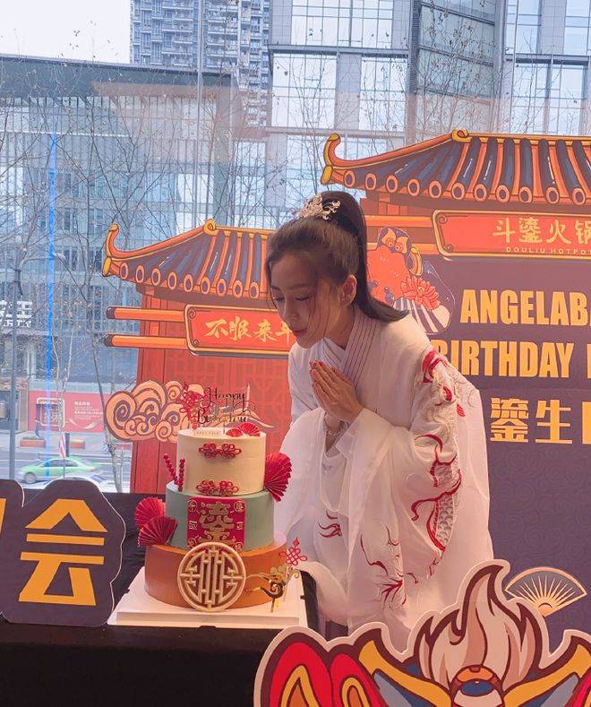 杨颖baby携儿子现生日会不见黄晓明婚姻状态再次成谜