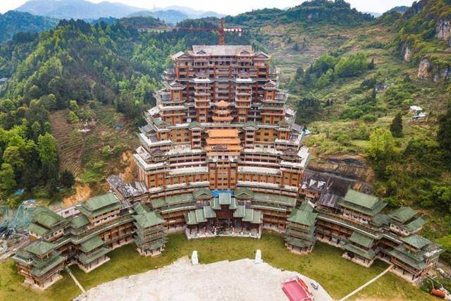 贵州一座神奇的建筑，耗资2亿建成，高达百米却没用一颗螺丝钉