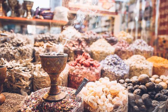迪拜这个地方，汇集了世界各地的香料和黄金，是当地人的珍宝之城