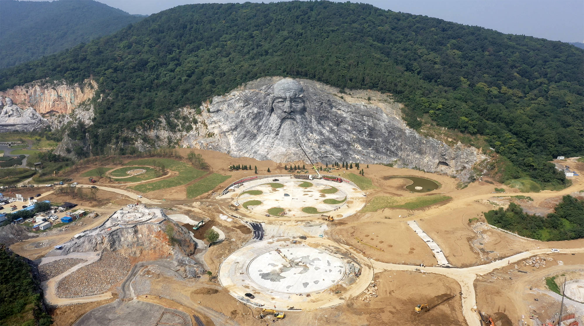 《你好,李焕英》火了,贾玲老家襄阳的这座山体雕塑,却鲜为人知