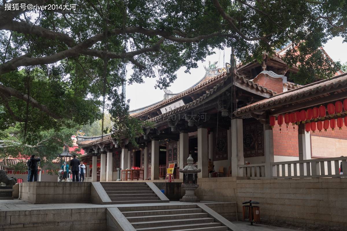 福建泉州也有一座少林寺，由河南少林寺僧人创办，以武术闻名