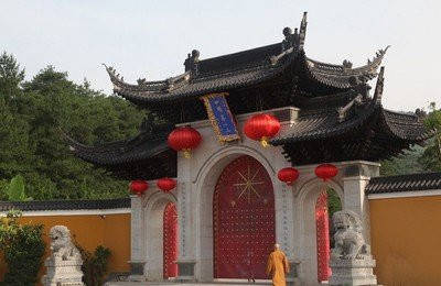 宁波私藏了一座1700年历史古寺，和灵隐寺齐名，少为外人所知
