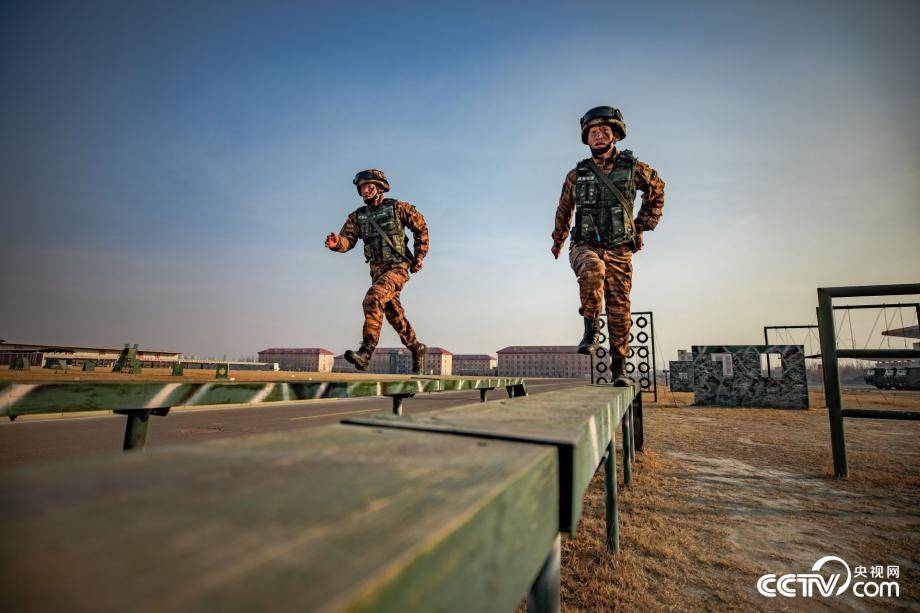 打牢官兵軍事訓練基礎,近日,武警天津總隊某支隊緊貼實戰要求,堅持